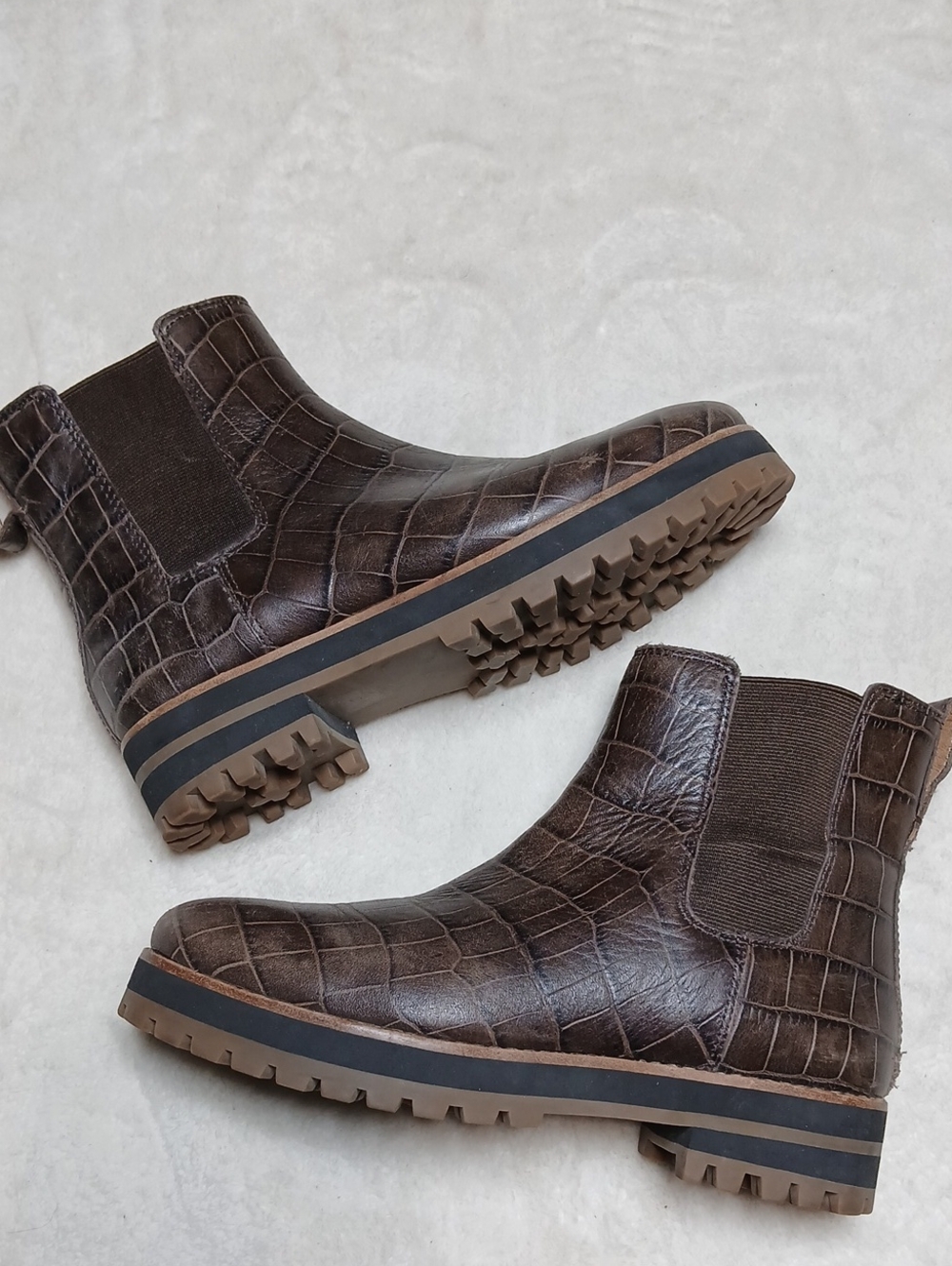 Madewell Brown Croc-Embossed Chelsea Booties Size 6 Womans